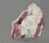 Турмалин (рубеллит) в кварце - «globural.ru» - Рузаевка