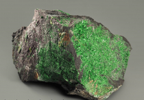 Уваровит с пумпеллиитом-Mg - «globural.ru» - Рузаевка