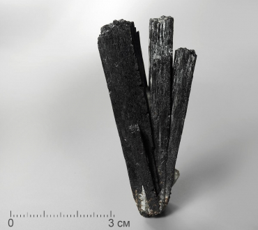 Ильваит, сросток кристаллов - «globural.ru» - Рузаевка