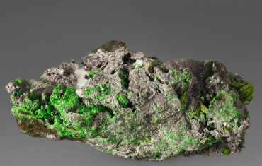 Уваровит (зелёный гранат) с титанитом - «globural.ru» - Рузаевка